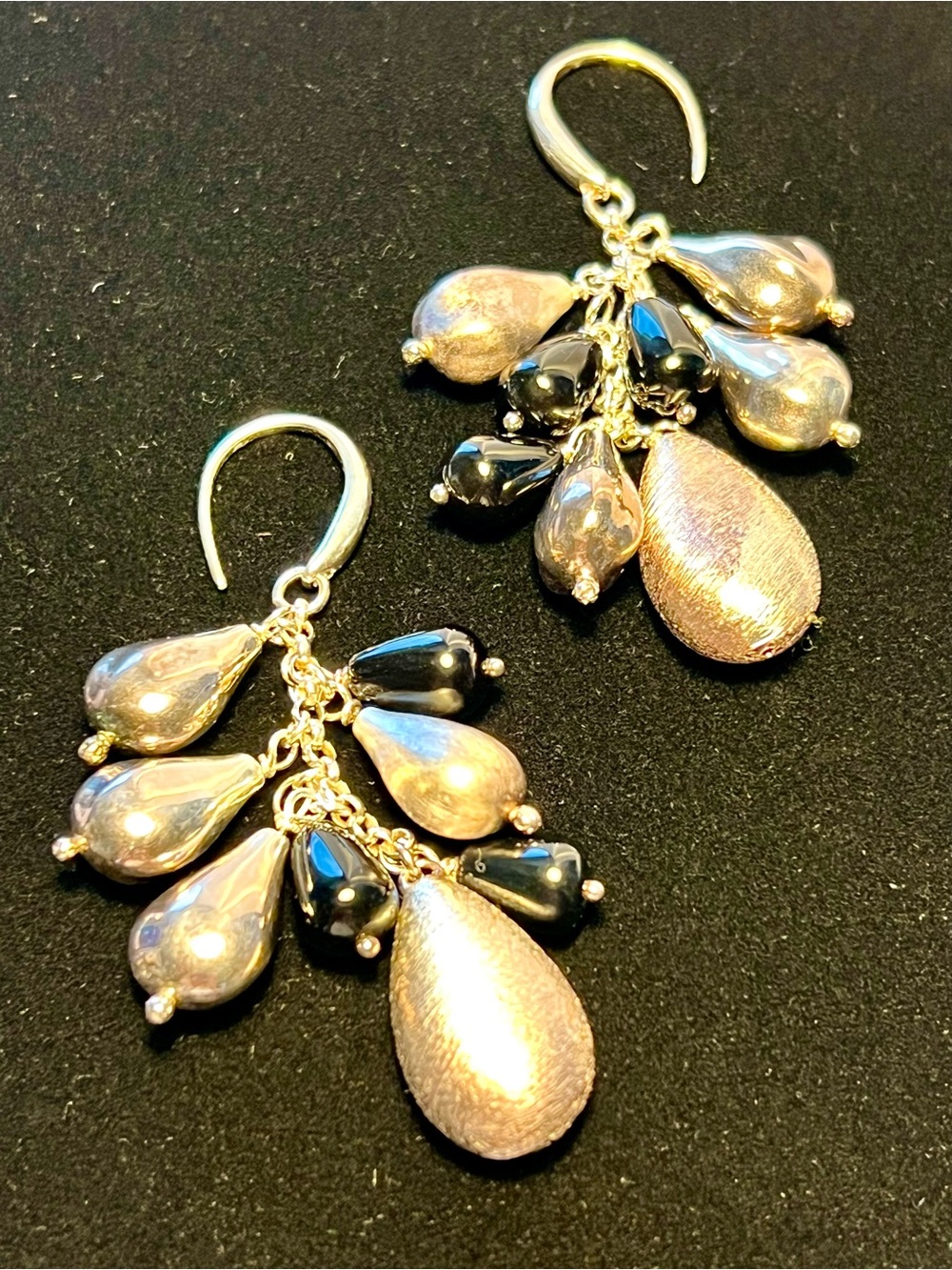 Elegant vintage 925 Italy Black and Silver Teardrop Cluster Dangling Earrings.